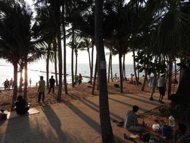 SUITE APARTMENT 30's JOMTIEN BEACH