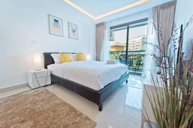 LIGHT & BRIGHT Studio in Laguna Beach Maldives