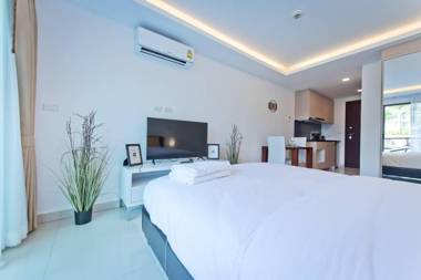 LIGHT & BRIGHT Studio in Laguna Beach Maldives