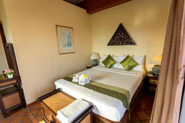 Chang Charlie Inn Boutique