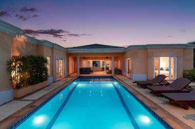 Sunset View Luxury Pool Villa / 4 BR 8-10 Persons