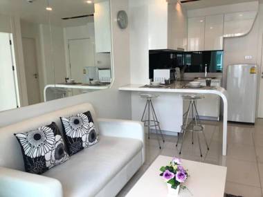 CENTRAL LOCATED 1 Bed In City Center Residence