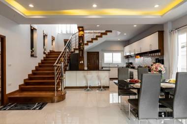 Gala Holiday l Private Villa 10 min Walking St. 