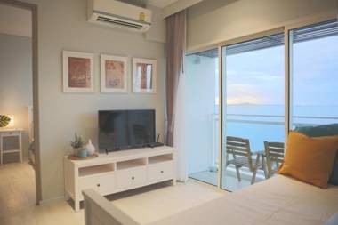 Stunning sunset on 30th floor beach front@Veranda