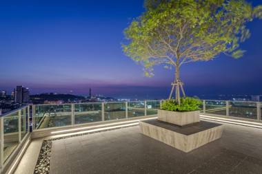 City Garden Tower Luxurious Condominium In The Center Of Pattaya