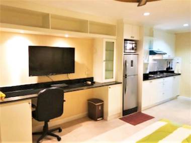 Jomtien Thip condotel European style kitchen