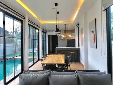 Ban Amphur Pool Villa