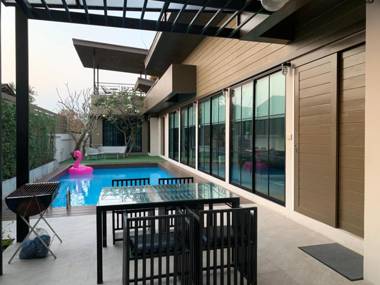 Ban Amphur Pool Villa