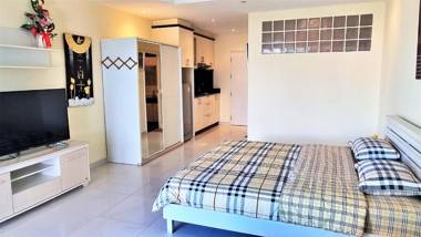 Jomtien Plaza residence large modern studio apartment