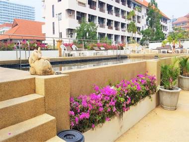 Jomtien Plaza residence large modern studio apartment