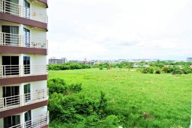 Jomtien beach condominium close to beach on great transport route Pattaya