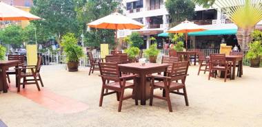 Jomtien Plaza residence with sea view spa shower & bath tub