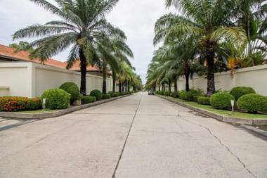 Bright 2 bedrooms private pool villa