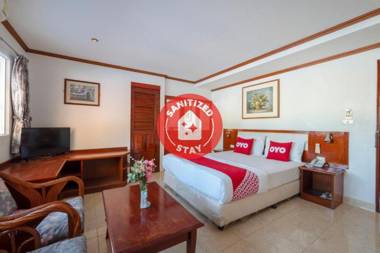 Vaccinated Staff - OYO 75328 Punjabi Junction