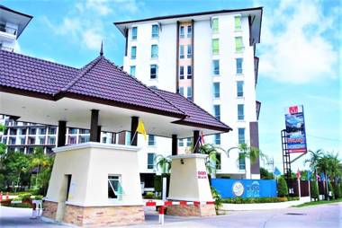 Bang Saray - lake & pool views