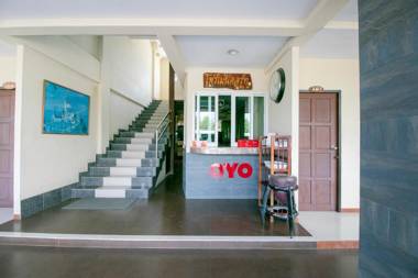 OYO 75387 4 Men Court