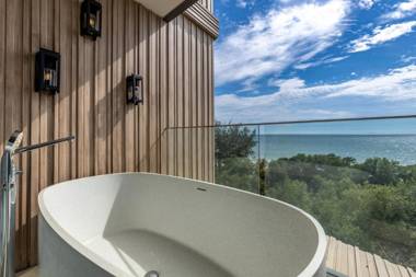 Best Western Premier Bayphere Pattaya - SHA Extra Plus