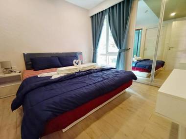 Entire Apartment with Pool View 