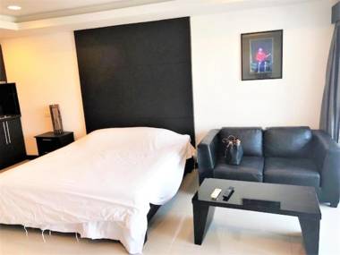 Platinum Suites Thepprasit Road - large top floor studio