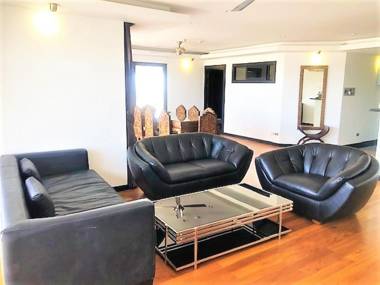 Stunning sea and city views from this 20th floor condo in cental Pattaya