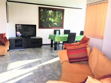 Pratumnak 1 bed condo with sea view