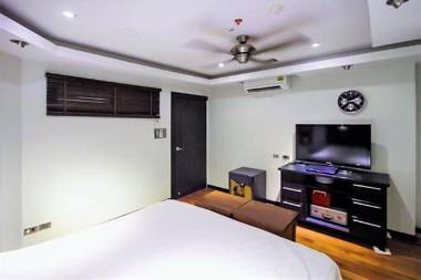 20th floor 2-bed condo with stunning views