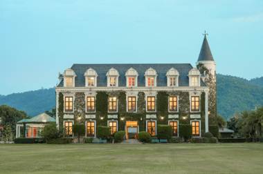 Chateau de Khaoyai Hotel & Resort (SHA Extra Plus)