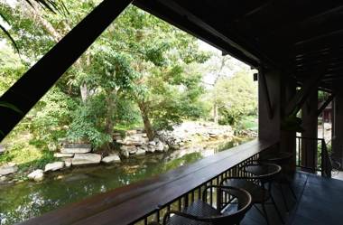 Ndol Streamside Thai Villas