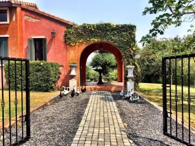 Her Glory Vacation Villa