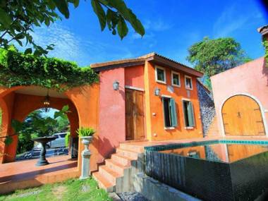 Her Glory Vacation Villa