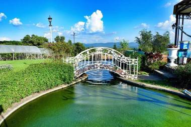 Montana Cotswolds Resort