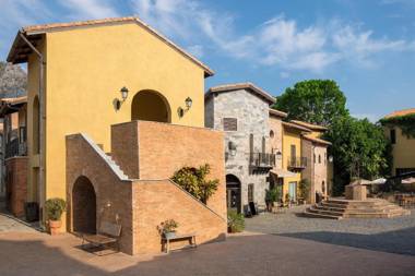 James Mandarin Khaoyai