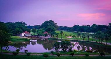 Uniland Golf & Resort