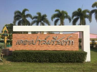 The Palm Resort Kampeang Saen.