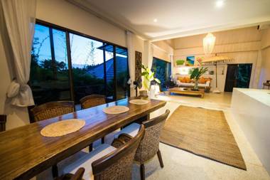 Teak Hill Pool Villa - Rosewood