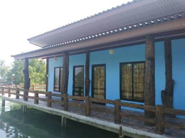 Chomlay Room & Restaurant