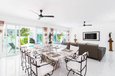 Wirason 2-Bedroom Pool Villa