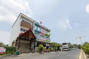 Vaccinated Staff - OYO 906 Bann One Love