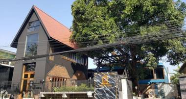 Art Hotel Ayutthaya( Ban Mae Khian)