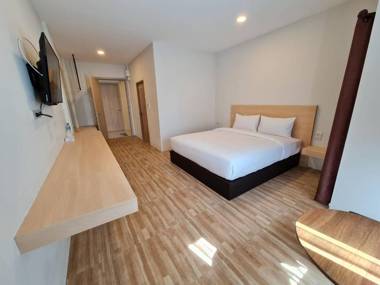 The charlotte smart hotel lopburi