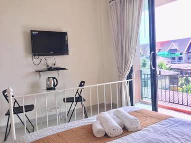 MONTRA-NAKHON GUEST HOUSE
