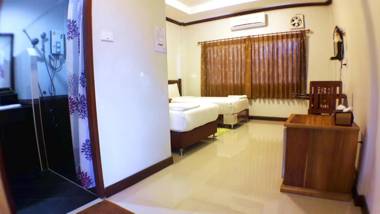 Khum Nakhon Hotel
