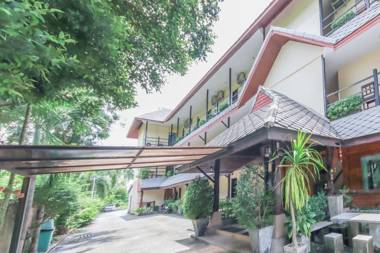 Vaccinated Staff -OYO 1145 Prickhom Garden Hotel