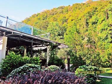 V Valley Resort