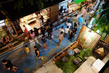 Lipe - Bloom Cafe and Hostel