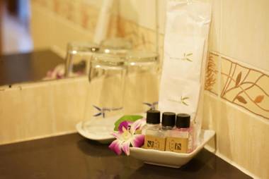 Country Lake View Hotel