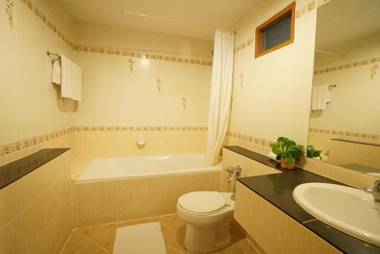 Country Lake View Hotel