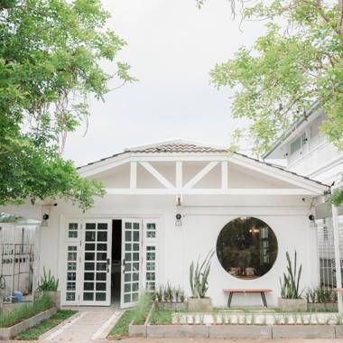 Khemjit cafe' and bed