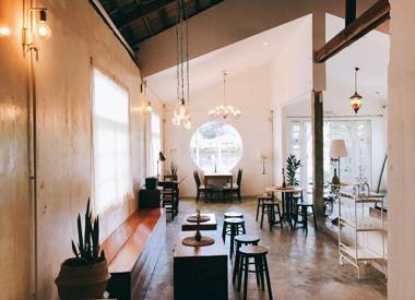 Khemjit cafe' and bed