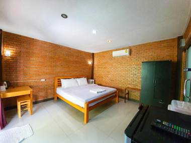 บ้านใต้แสงจันทร์ รีสอร์ท (Sublunary Resort )